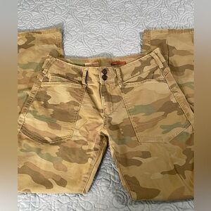 Pilcro/Anthropologie women’s camouflage pants. Size 27.